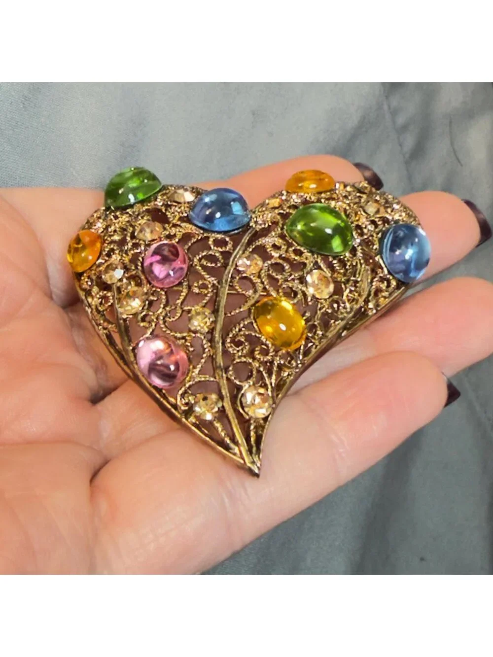 Heart Brooch Vintage Open Metalwork Gold Tone Glass Stones Filigree 2.4